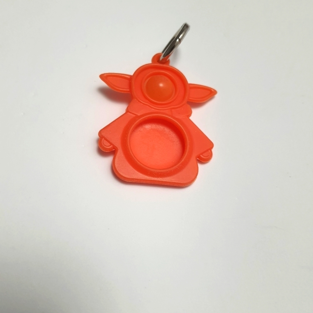 Baby Yoda Mandalorian Apple Airtag holder - Picture 4 of 7